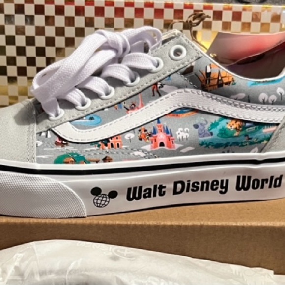 NWT never worn. I bought the wrong size. Thought they were a  Mens 5.5. NOPE! :( - Picture 3 of 6